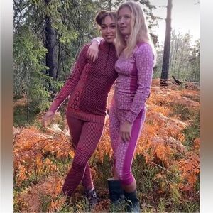 Dakini merino wool hooded long sleeve Norway Scandinavian base layer